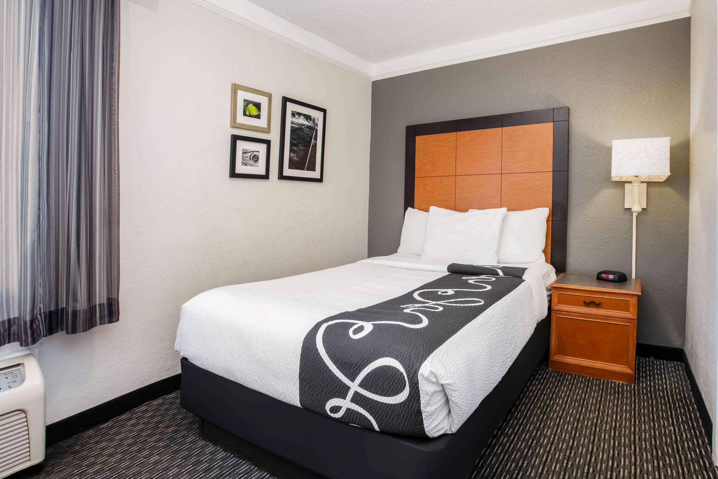 La Quinta Inn By Wyndham Dallas Uptown Экстерьер фото