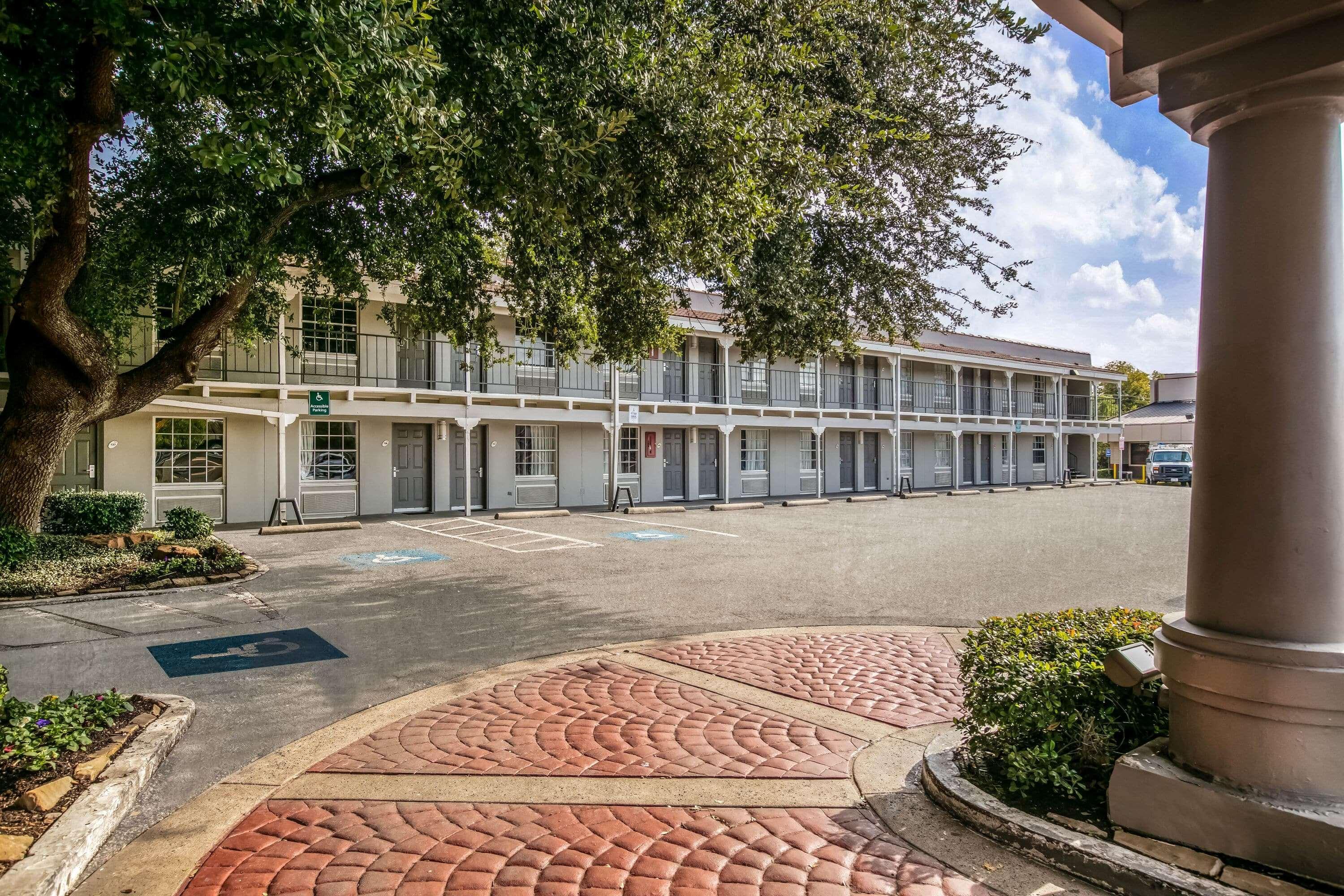 La Quinta Inn By Wyndham Dallas Uptown Экстерьер фото