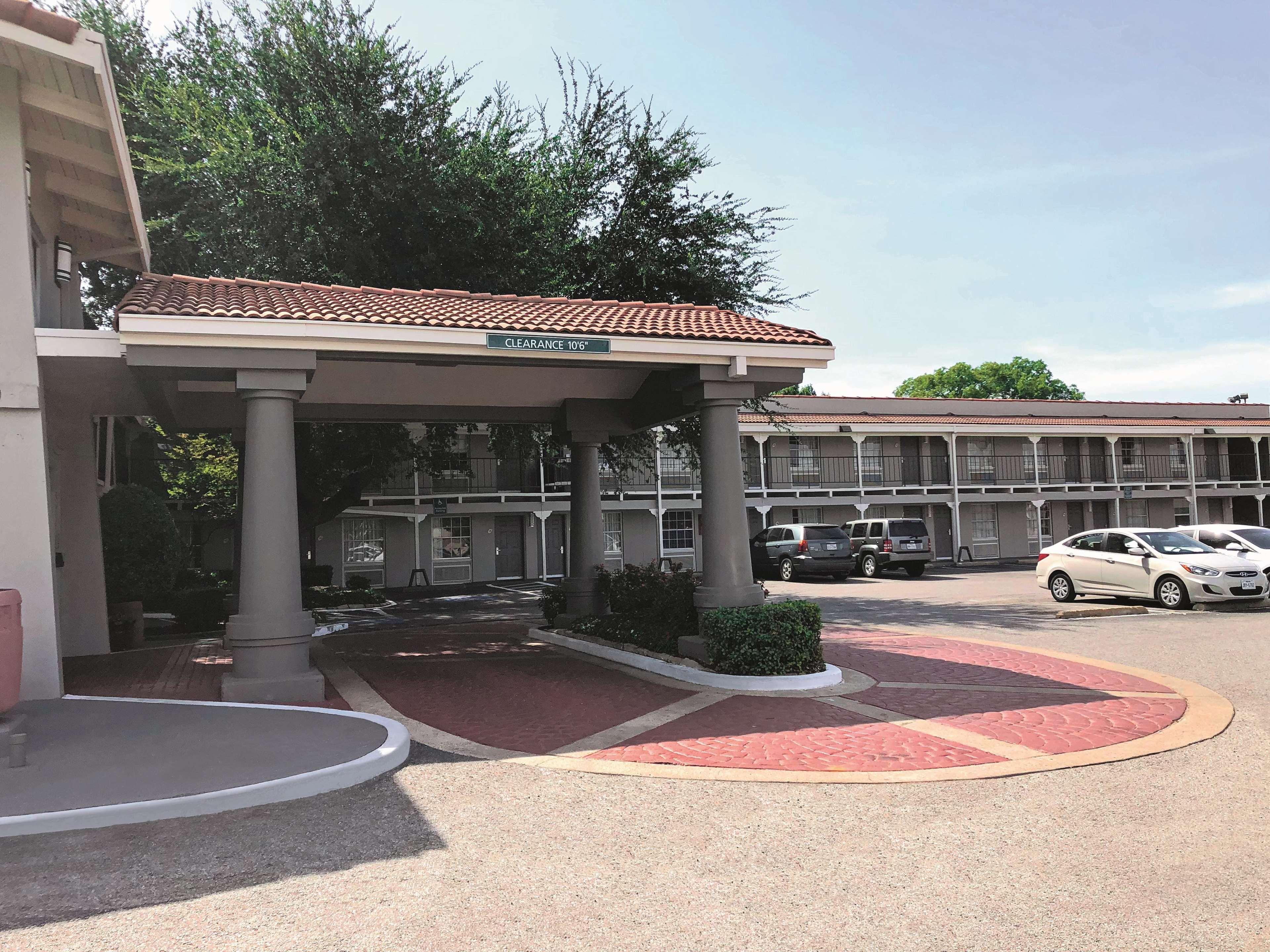 La Quinta Inn By Wyndham Dallas Uptown Экстерьер фото