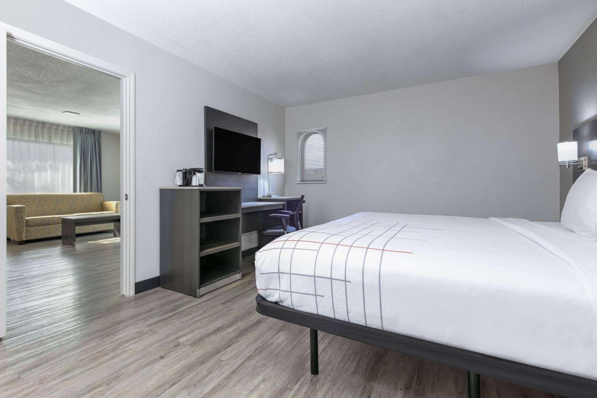 La Quinta Inn By Wyndham Dallas Uptown Экстерьер фото