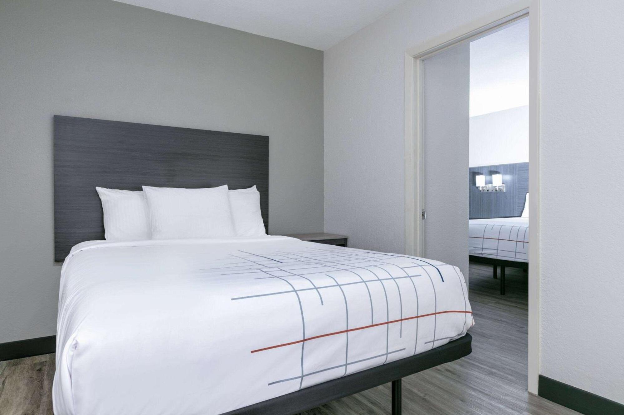 La Quinta Inn By Wyndham Dallas Uptown Экстерьер фото
