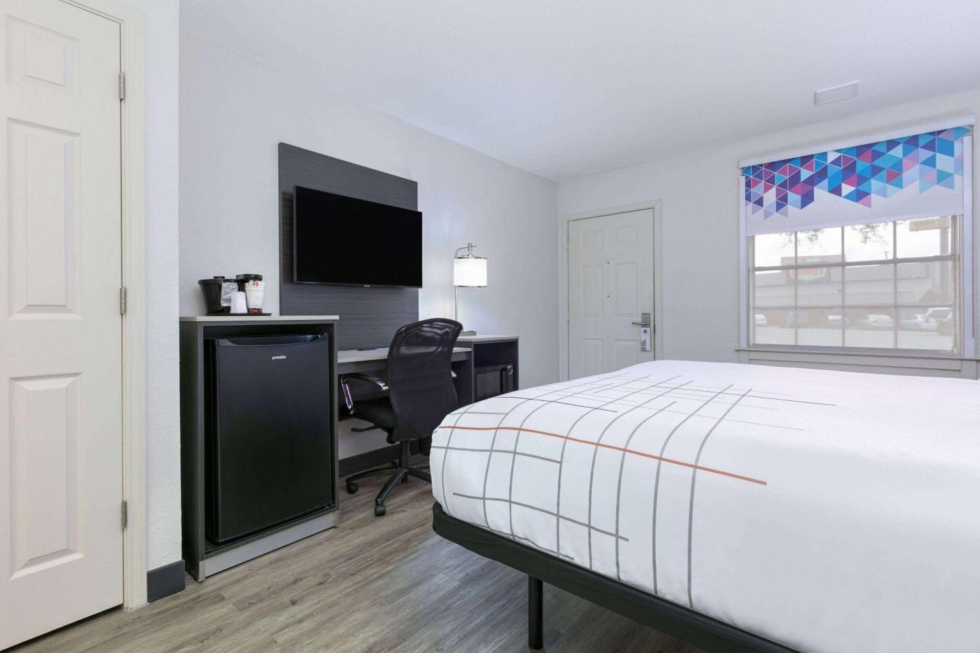 La Quinta Inn By Wyndham Dallas Uptown Экстерьер фото