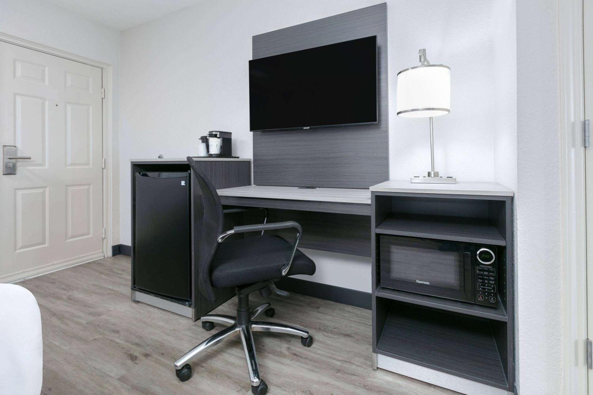 La Quinta Inn By Wyndham Dallas Uptown Экстерьер фото