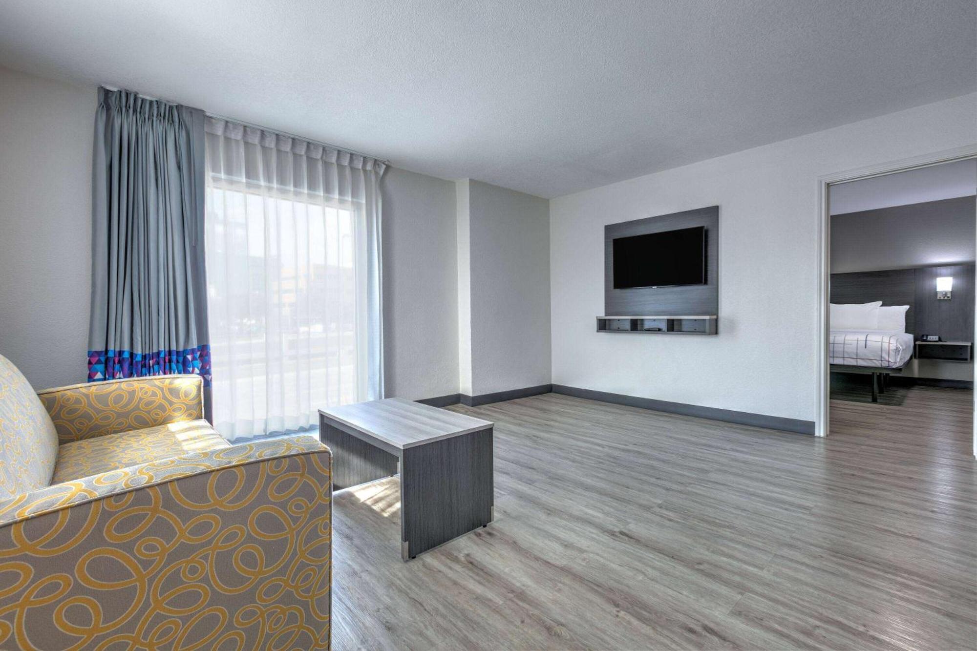 La Quinta Inn By Wyndham Dallas Uptown Экстерьер фото