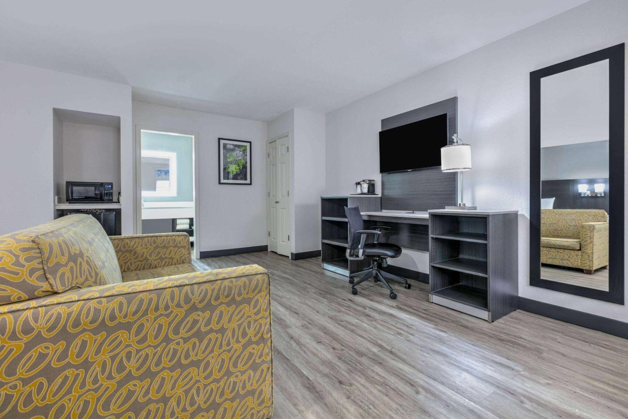 La Quinta Inn By Wyndham Dallas Uptown Экстерьер фото