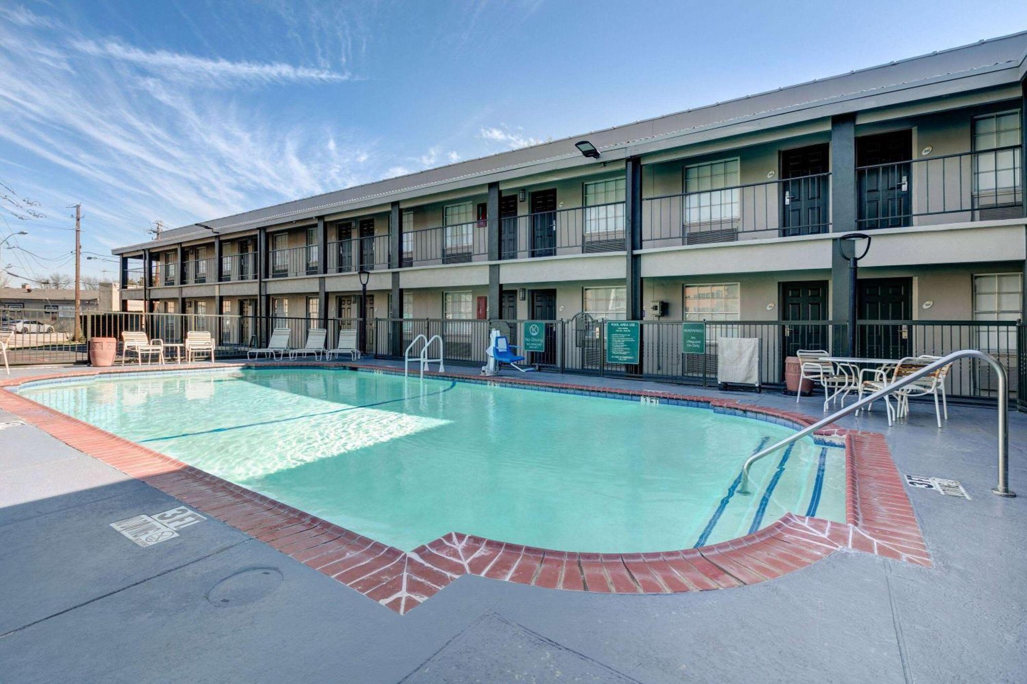 La Quinta Inn By Wyndham Dallas Uptown Экстерьер фото