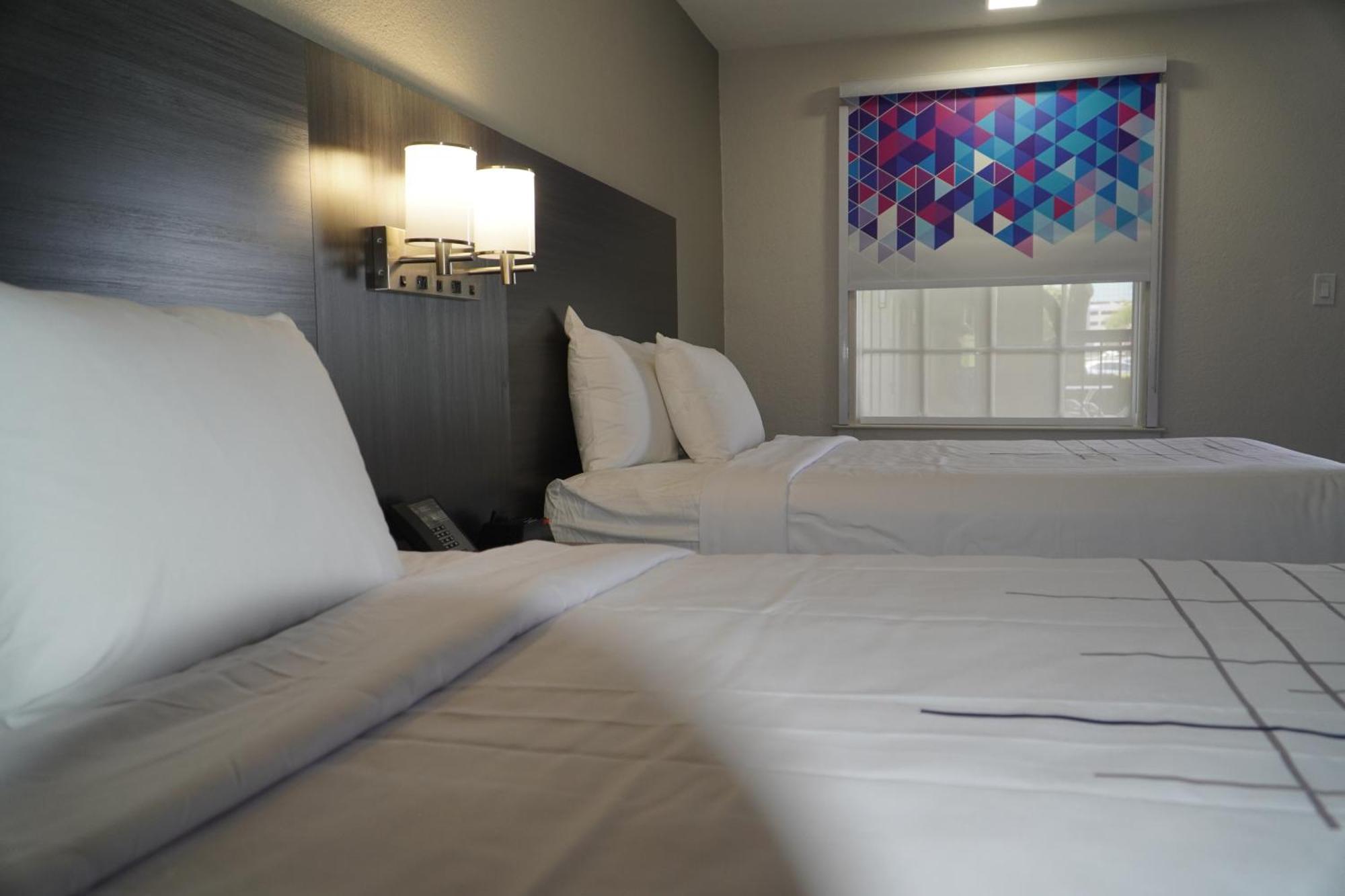 La Quinta Inn By Wyndham Dallas Uptown Экстерьер фото