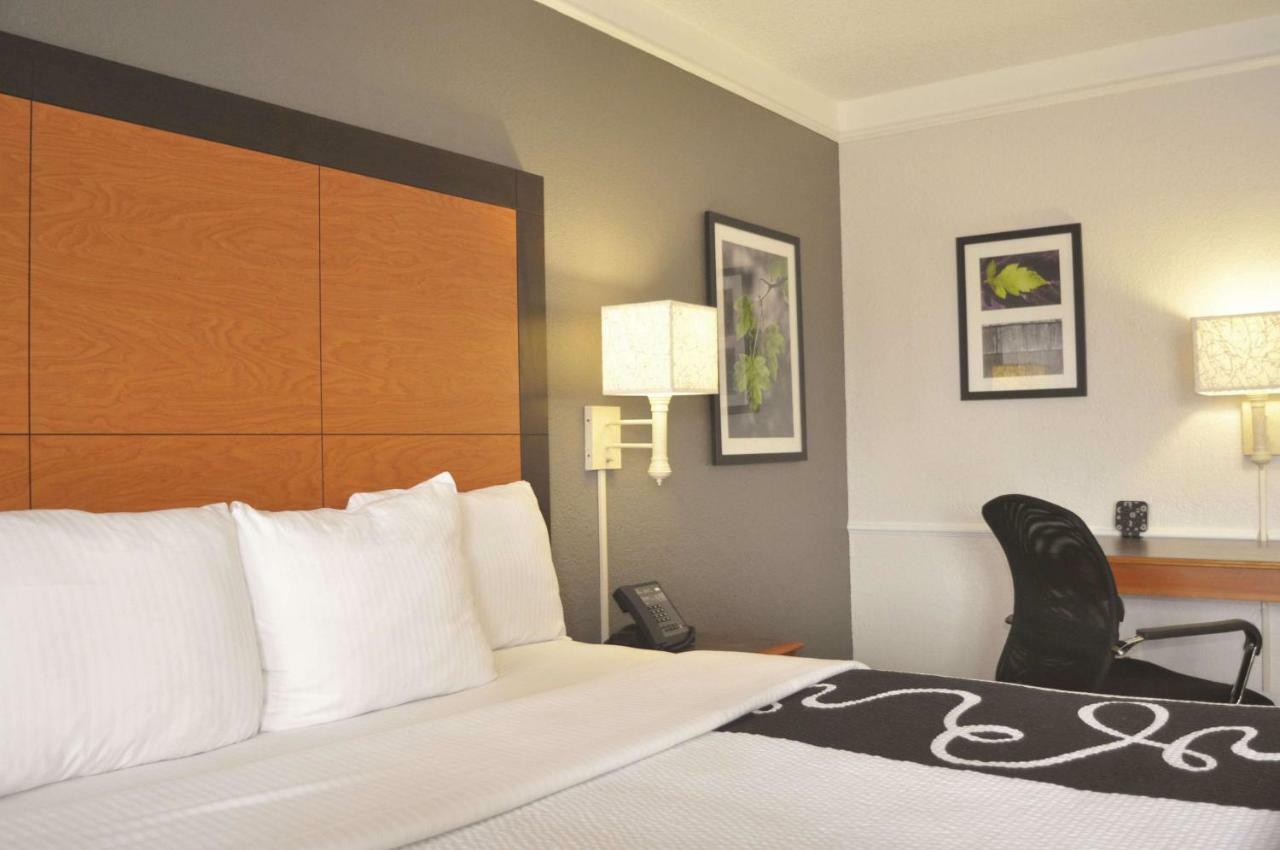 La Quinta Inn By Wyndham Dallas Uptown Экстерьер фото