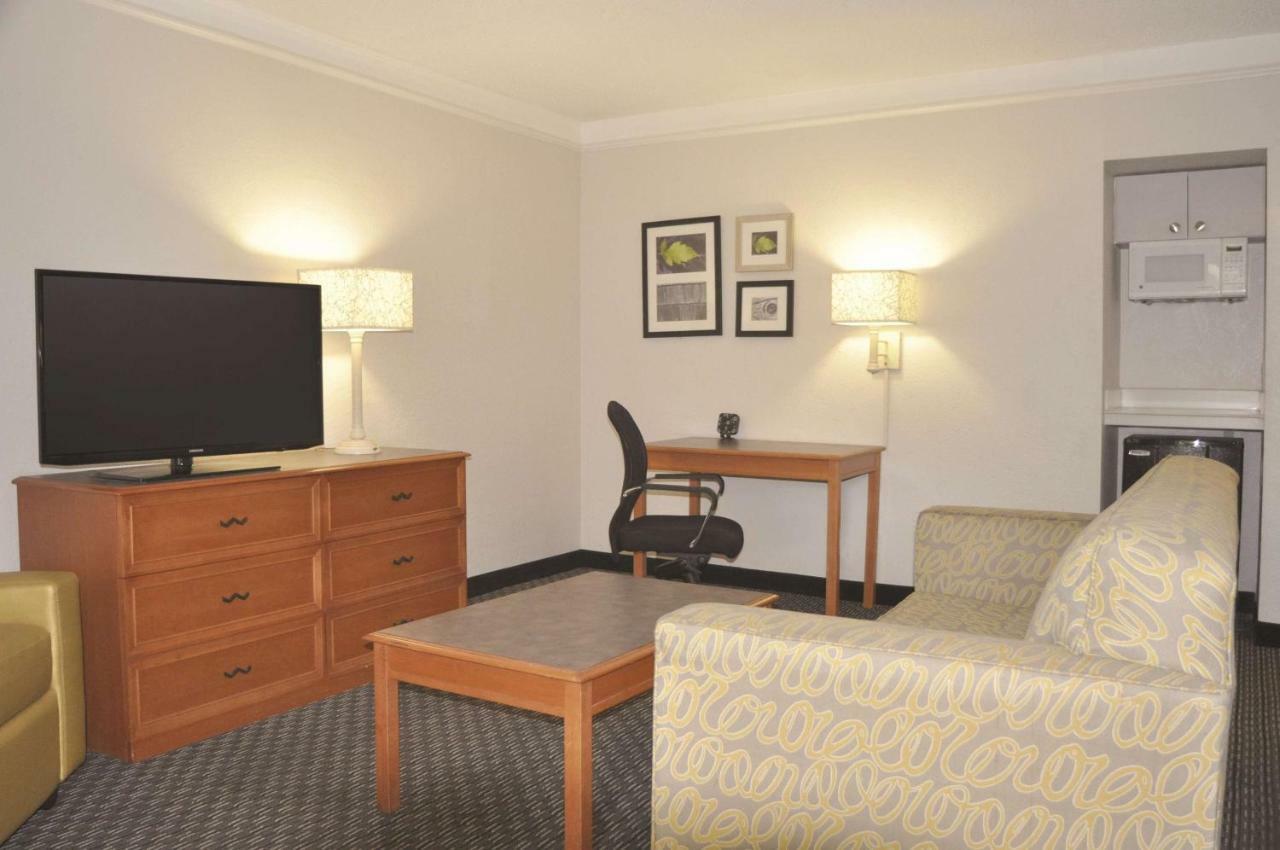 La Quinta Inn By Wyndham Dallas Uptown Экстерьер фото